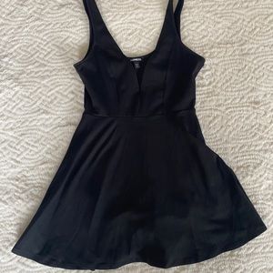 Plunging neckline with wire